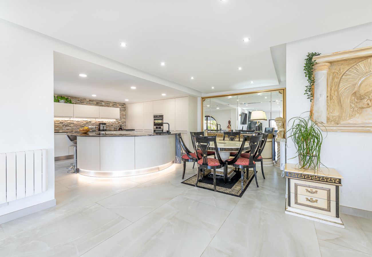 Villa in Fuengirola - Stylish villa in Benalmadena for 8
