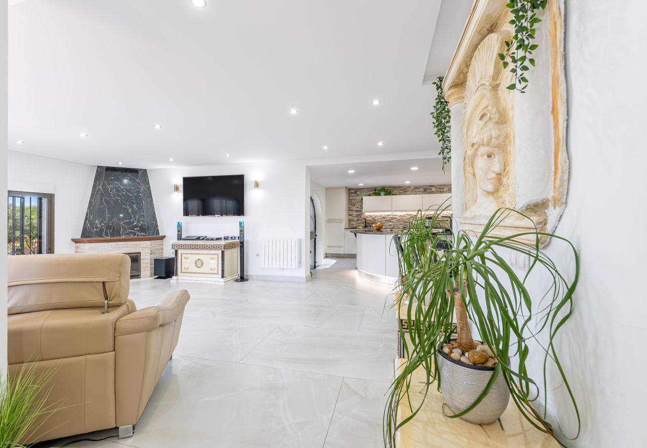 Villa in Fuengirola - Stylish villa in Benalmadena for 8