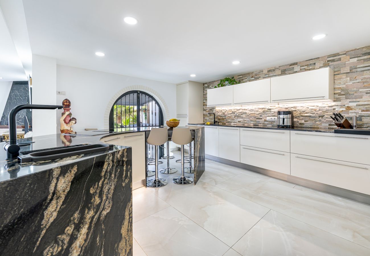 Villa in Fuengirola - Stylish villa in Benalmadena for 8