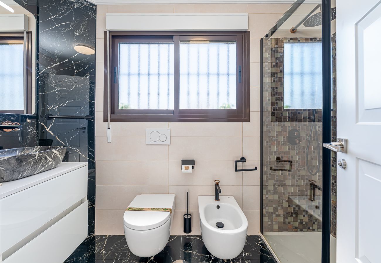 Villa in Fuengirola - Stylish villa in Benalmadena for 8