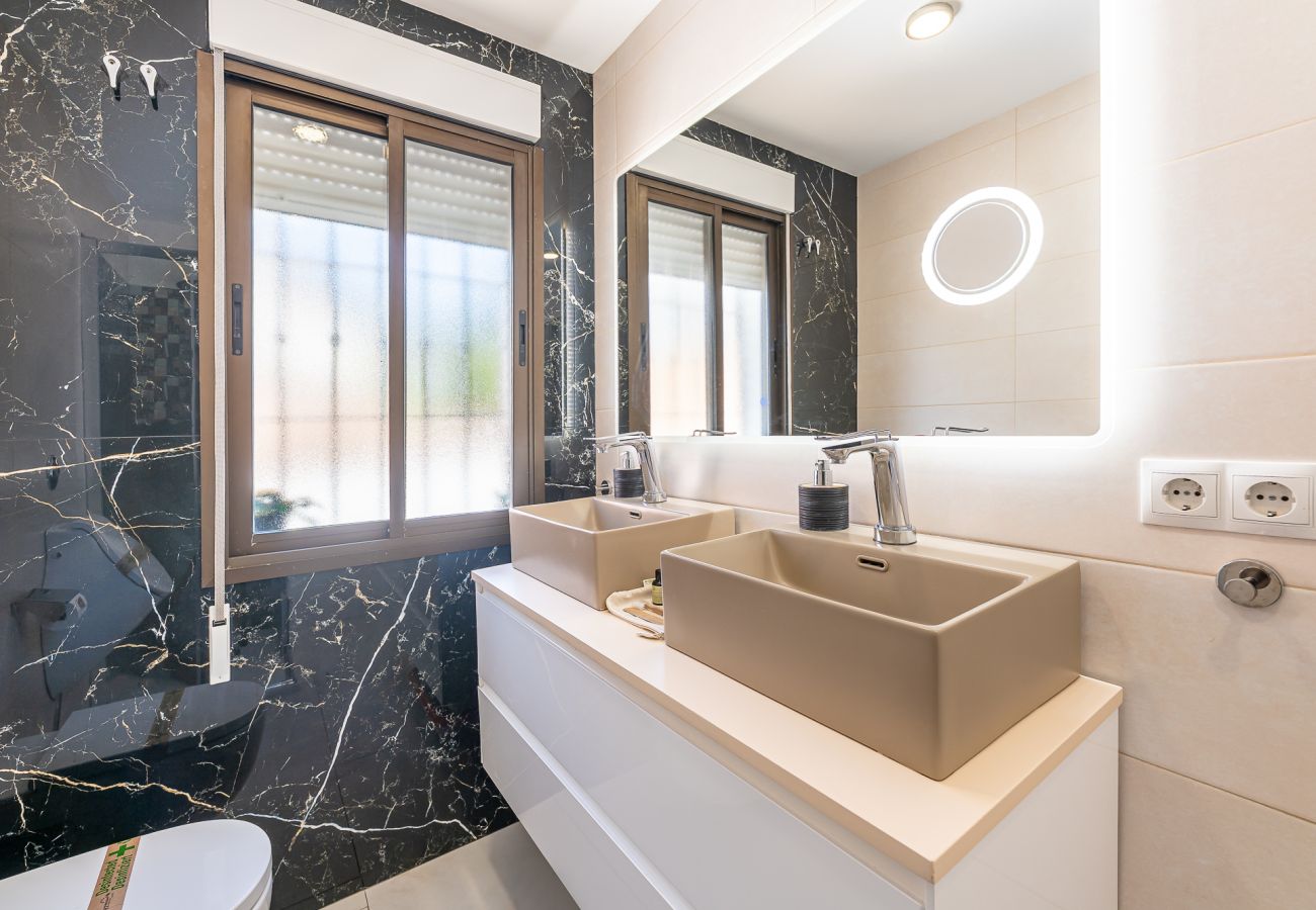 Villa in Fuengirola - Stylish villa in Benalmadena for 8