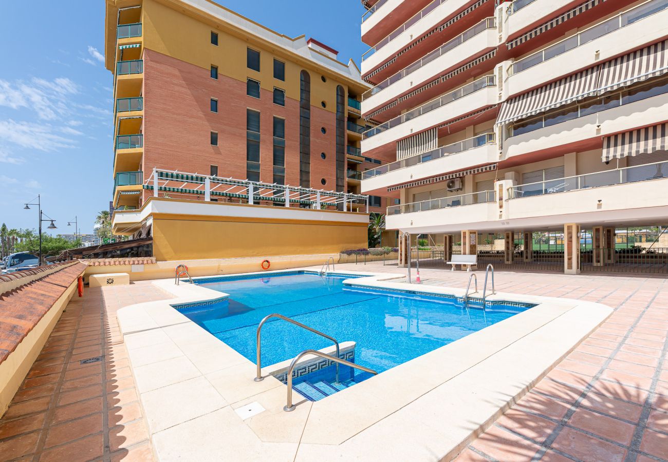 Apartment in Torremolinos - Contemporary apartment facing the sea