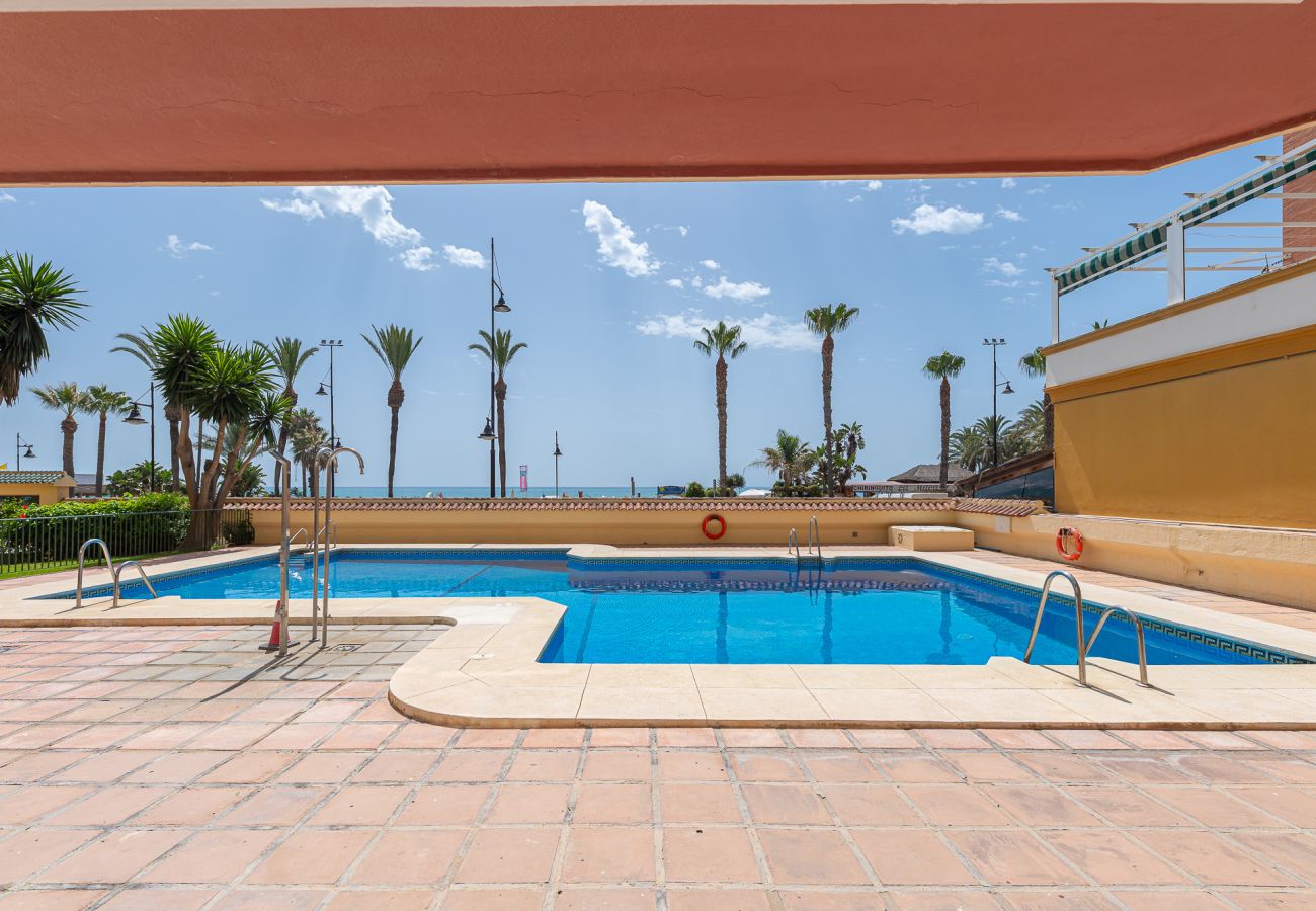 Apartment in Torremolinos - Contemporary apartment facing the sea