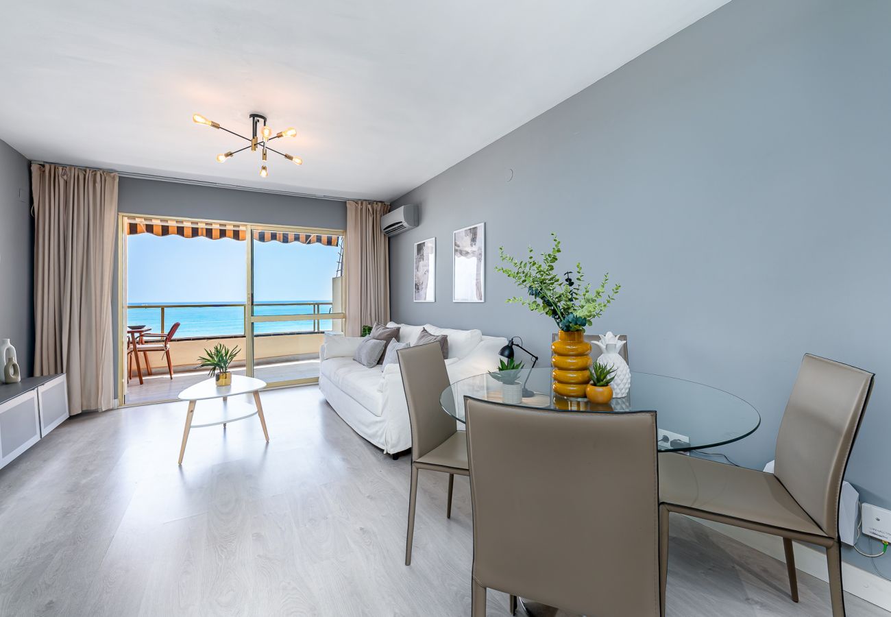 Apartment in Torremolinos - Contemporary apartment facing the sea