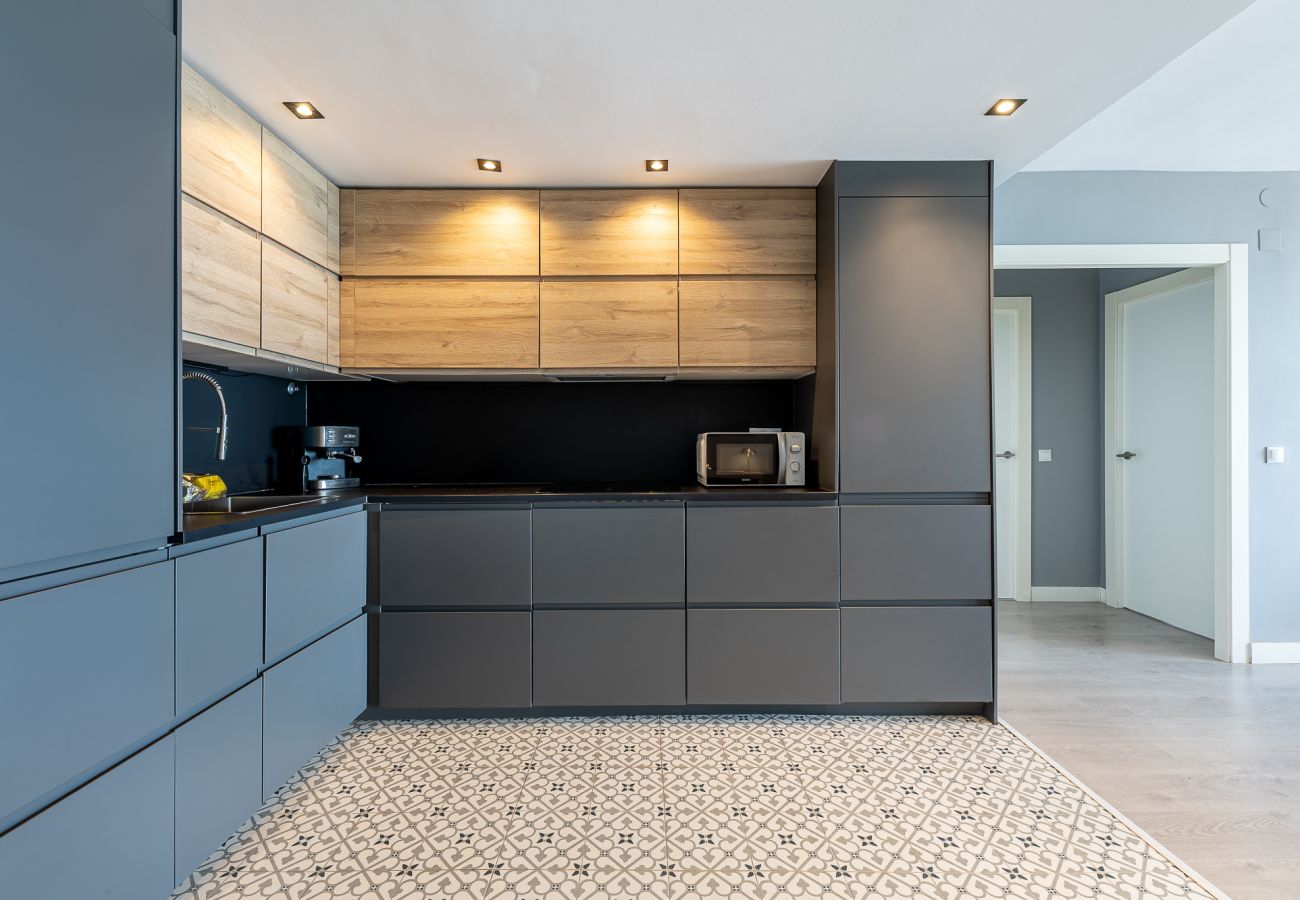 Apartment in Torremolinos - Contemporary apartment facing the sea