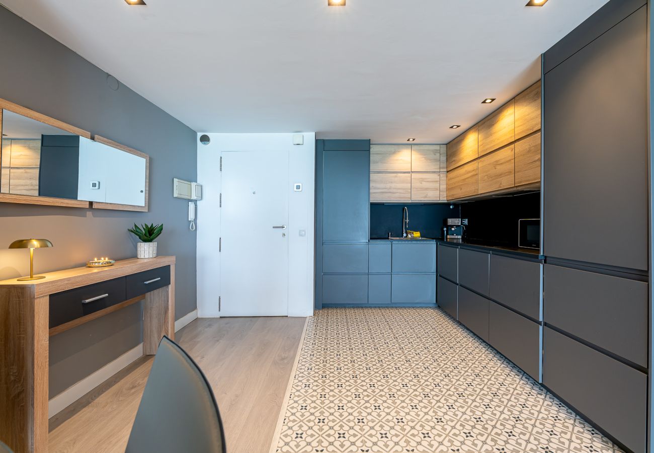 Apartment in Torremolinos - Contemporary apartment facing the sea