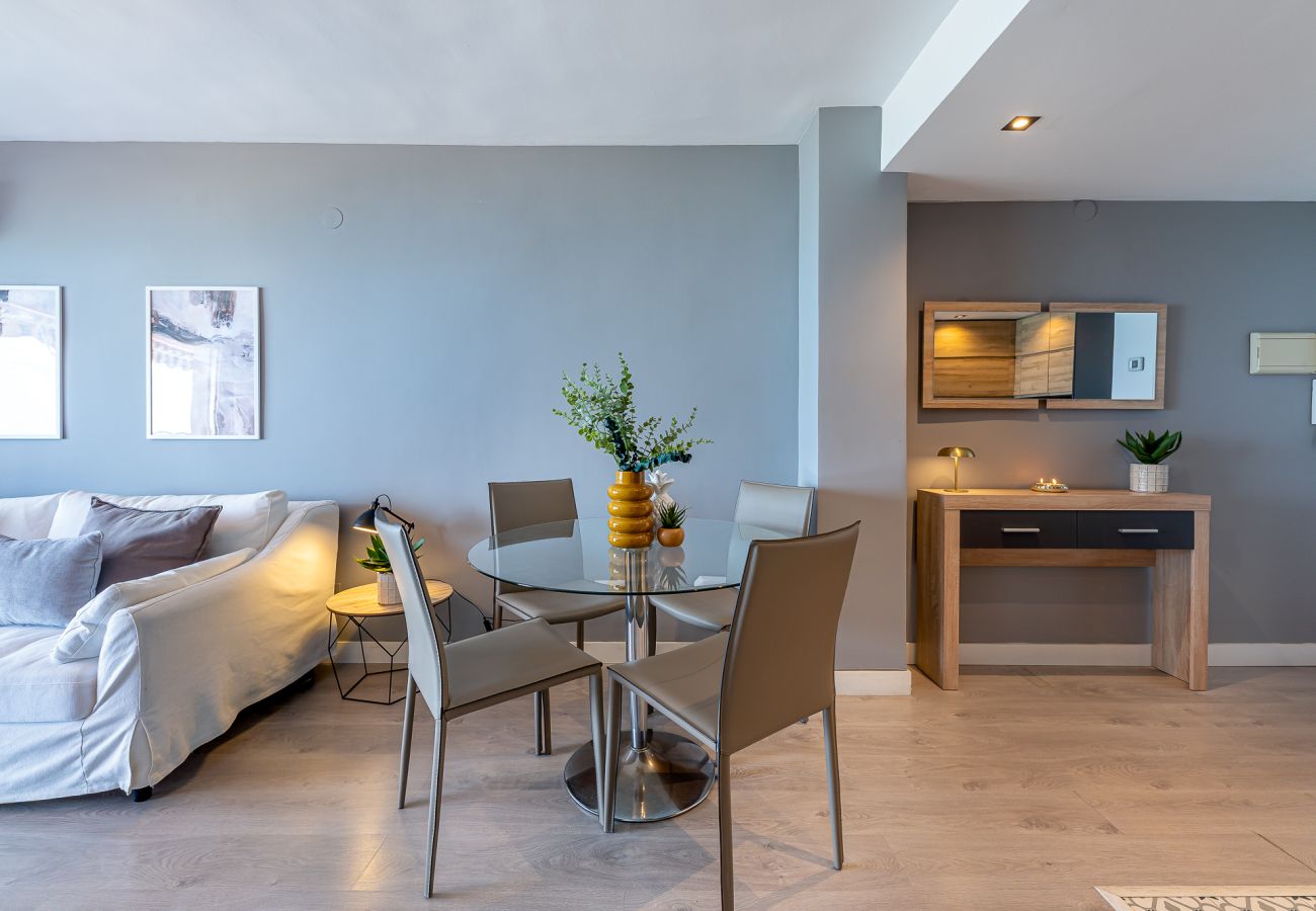 Apartment in Torremolinos - Contemporary apartment facing the sea