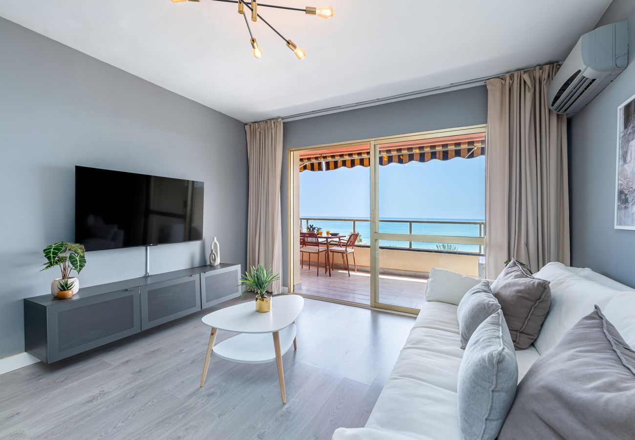 Apartment in Torremolinos - Contemporary apartment facing the sea