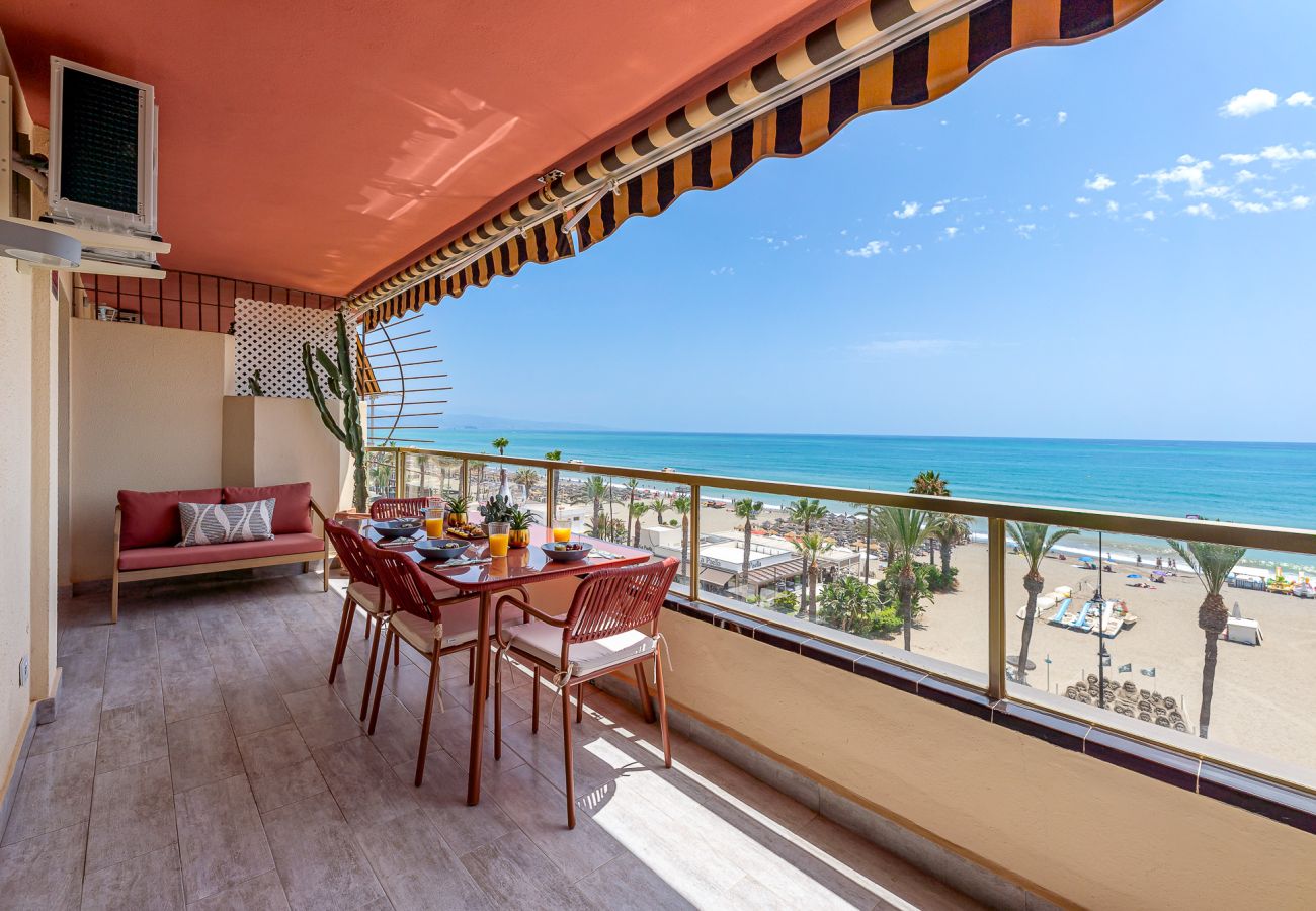 Apartment in Torremolinos - Contemporary apartment facing the sea