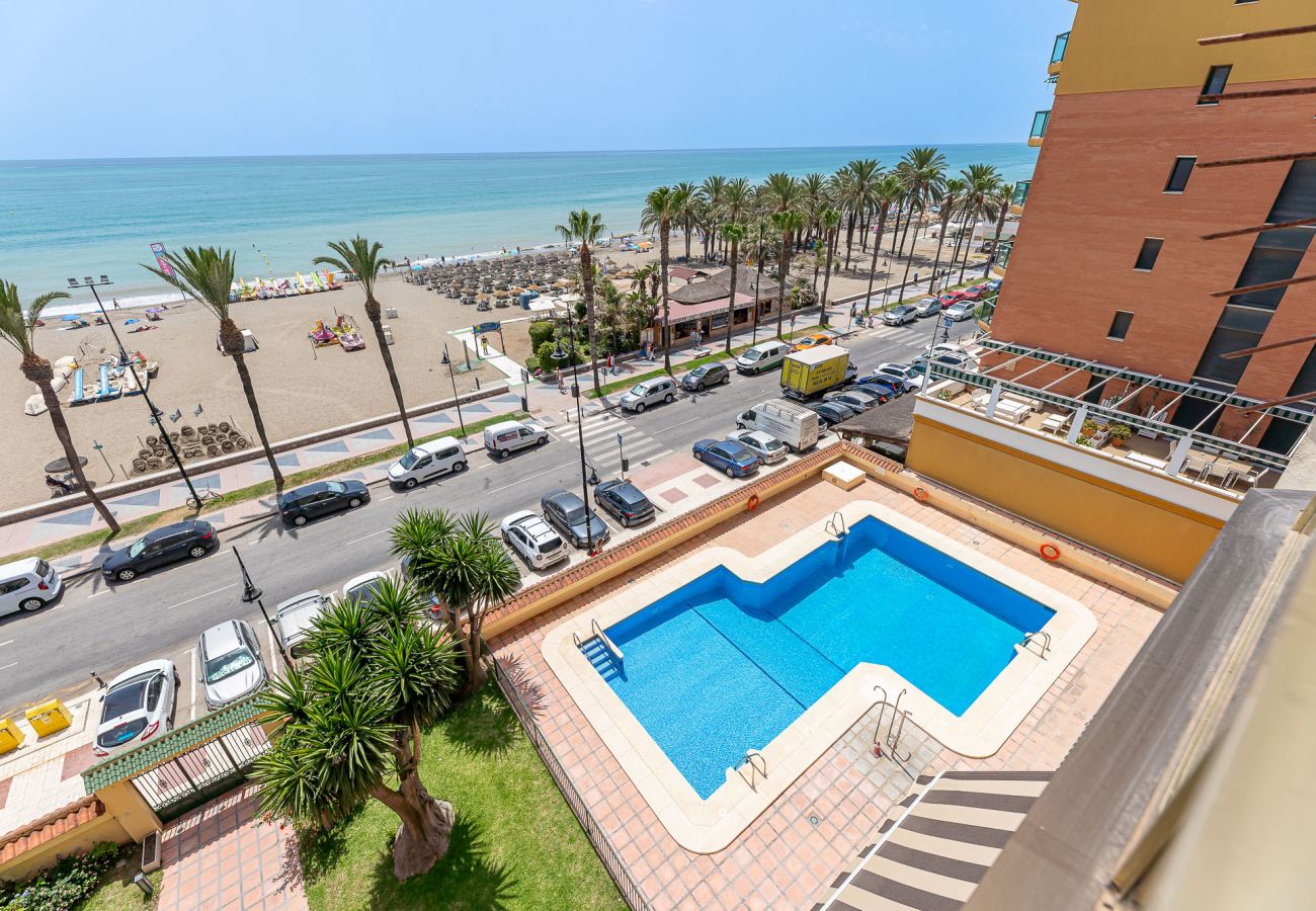 Apartment in Torremolinos - Contemporary apartment facing the sea