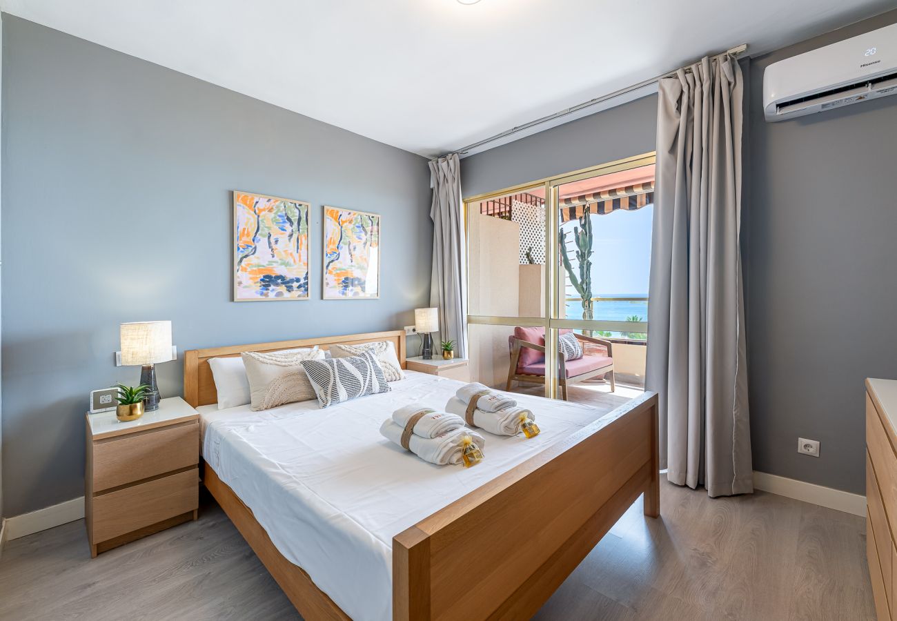 Apartment in Torremolinos - Contemporary apartment facing the sea