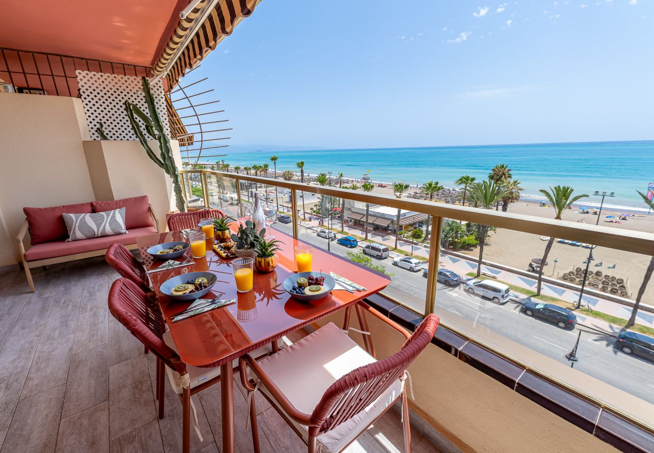 Apartment in Torremolinos - Contemporary apartment facing the sea