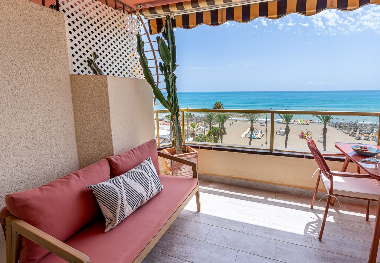 Apartment in Torremolinos - Contemporary apartment facing the sea