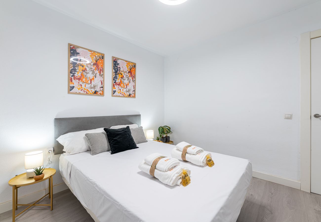 Apartment in Torremolinos - Contemporary apartment facing the sea