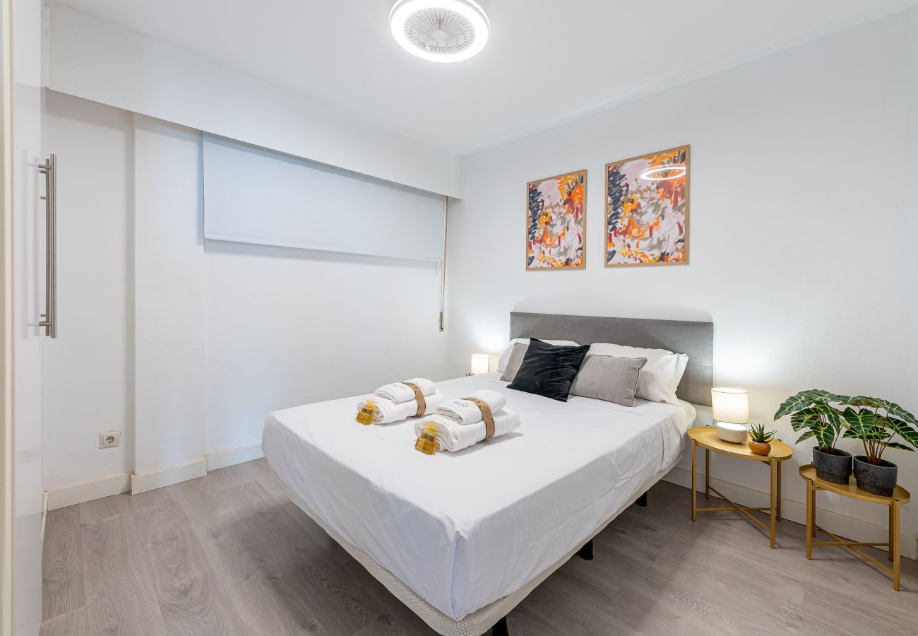 Apartment in Torremolinos - Contemporary apartment facing the sea
