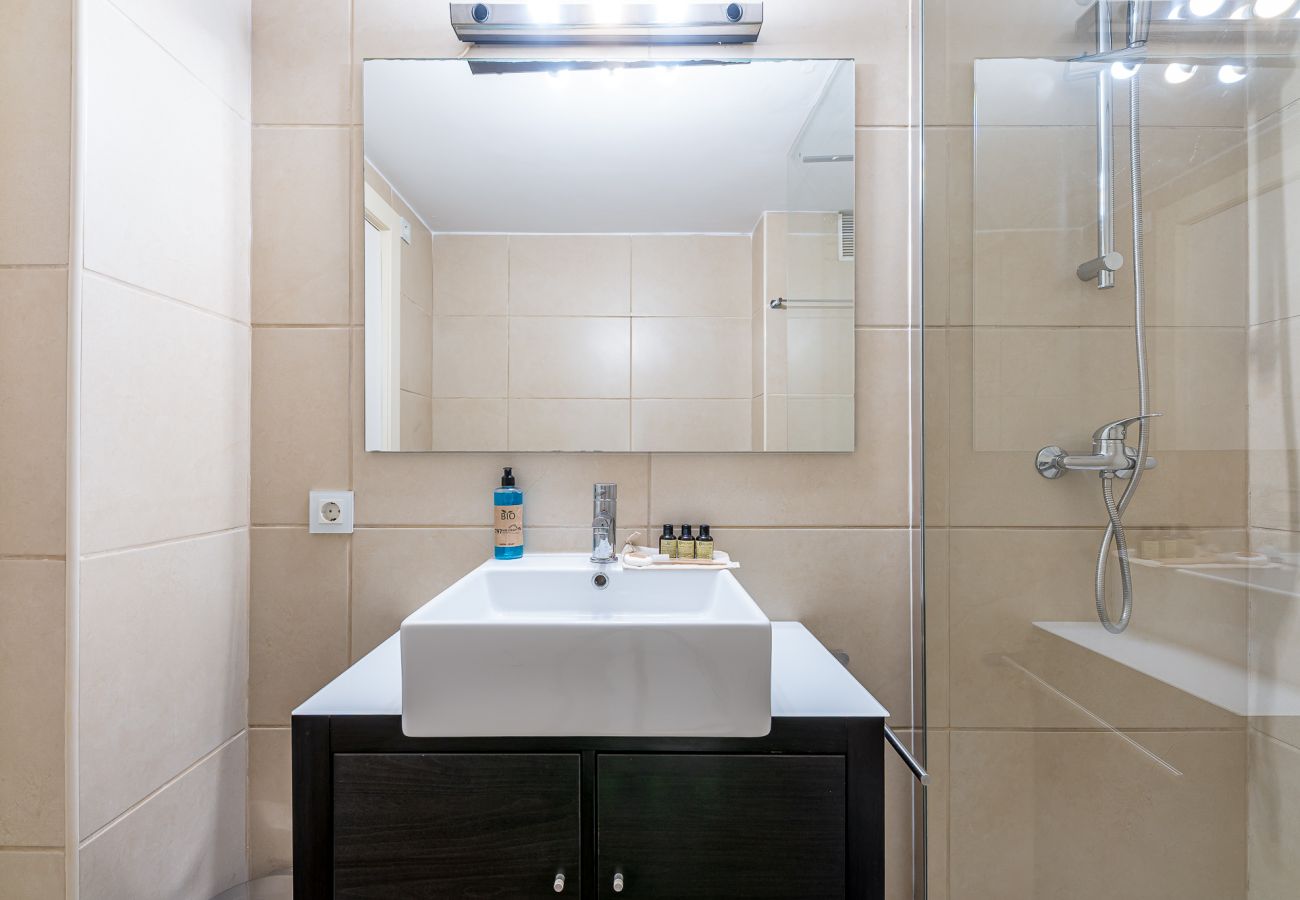 Apartment in Torremolinos - Contemporary apartment facing the sea