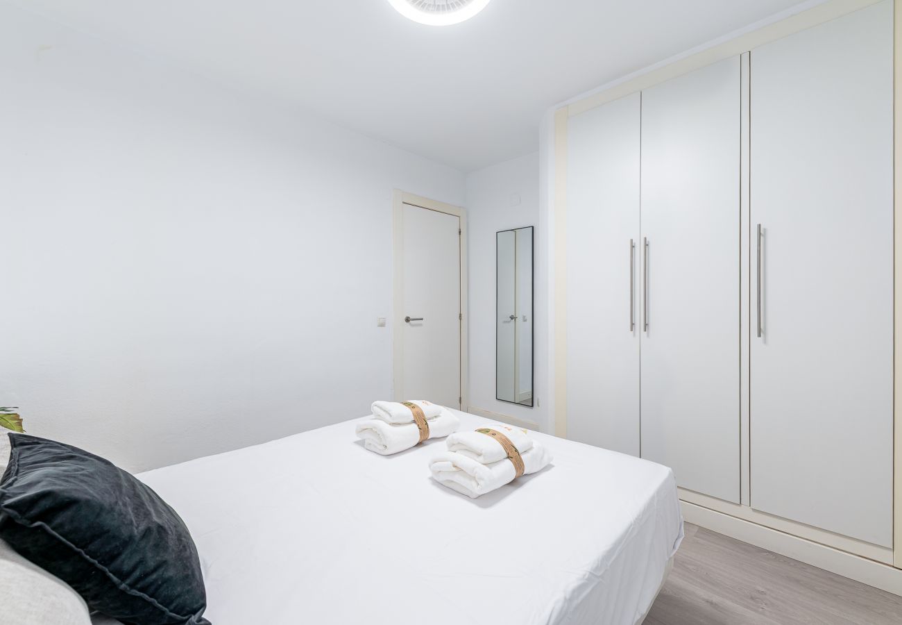 Apartment in Torremolinos - Contemporary apartment facing the sea