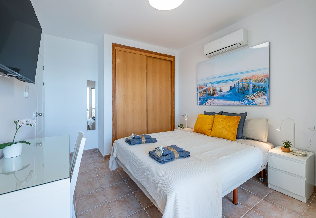 Apartment in Benalmádena - Appartment for 4 in Benalbeach with sea views 