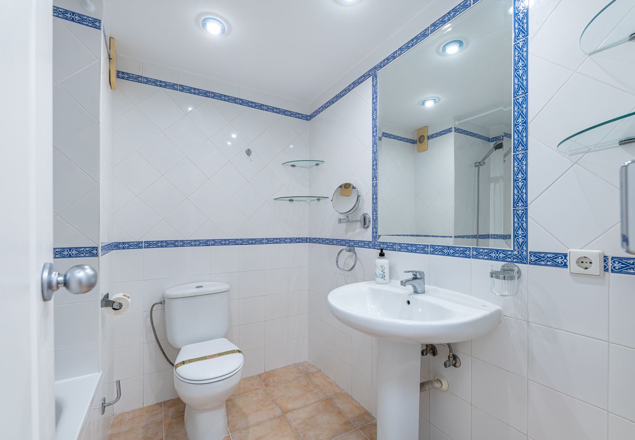 Apartment in Benalmádena - Appartment for 4 in Benalbeach with sea views 