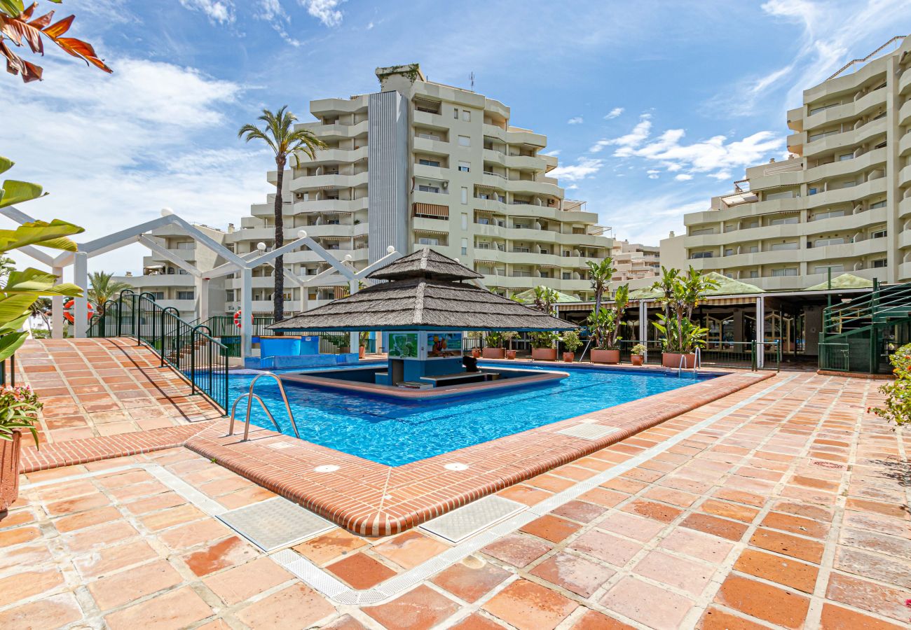 Apartment in Benalmádena - Appartment for 4 in Benalbeach with sea views 