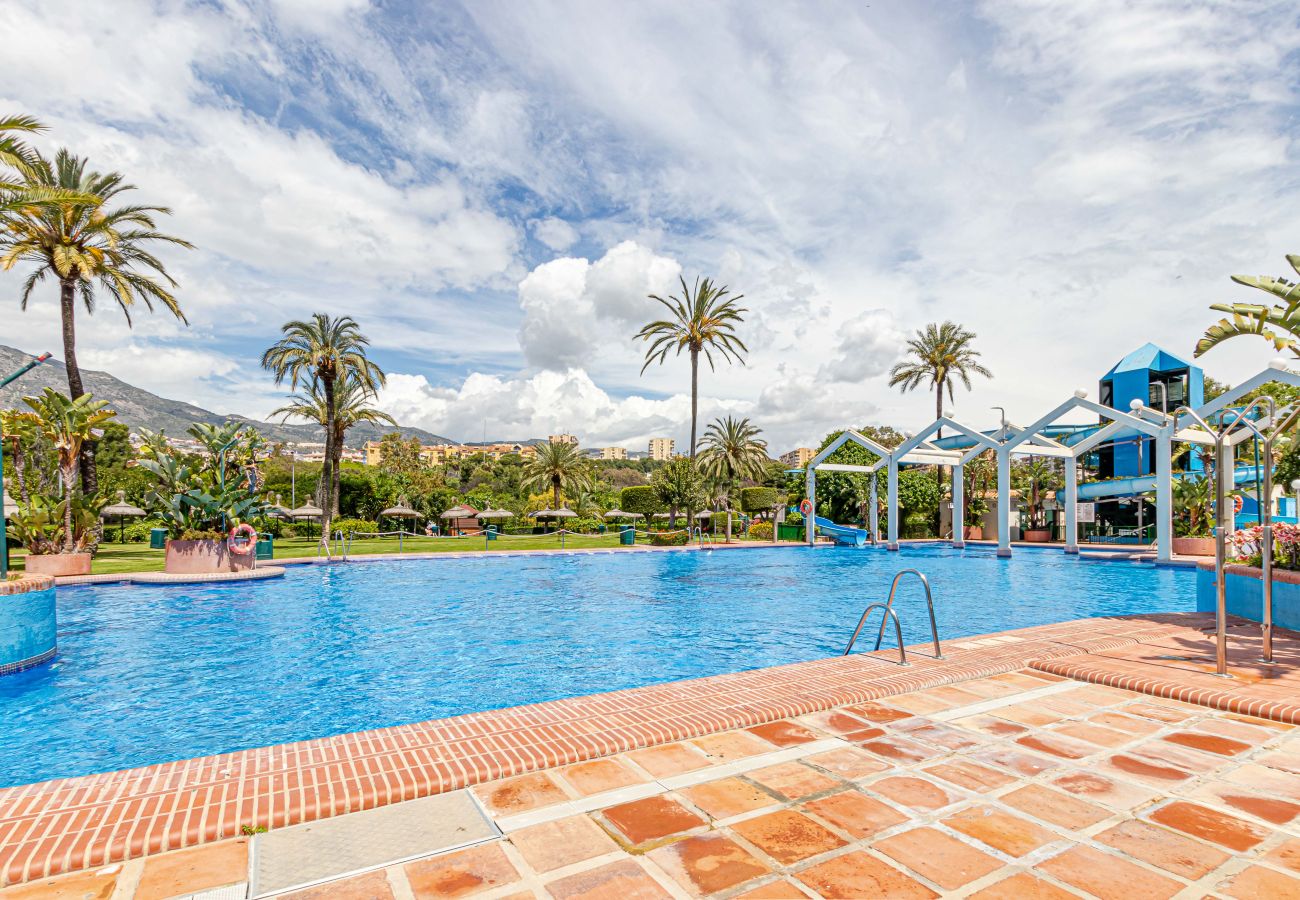 Apartment in Benalmádena - Appartment for 4 in Benalbeach with sea views 