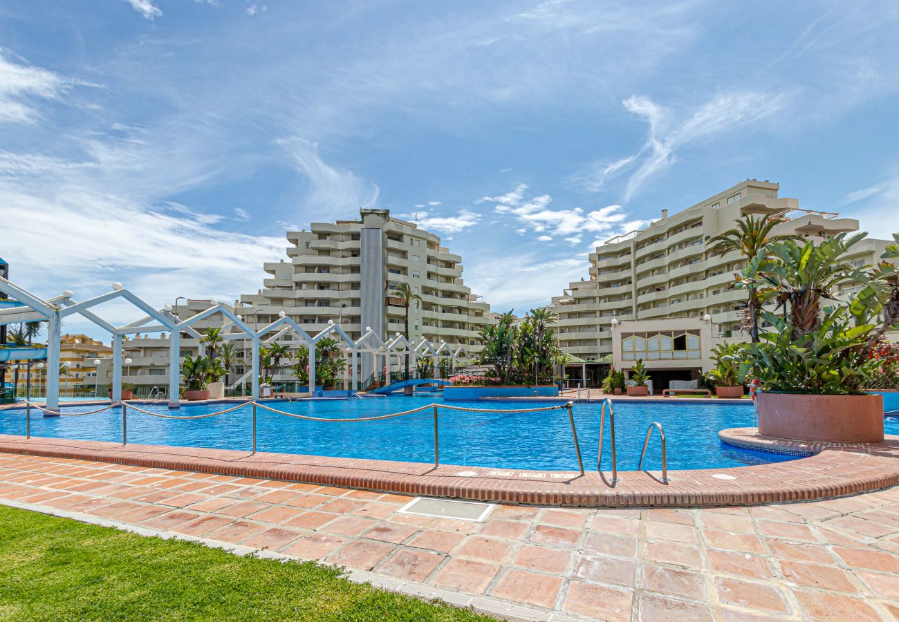 Apartment in Benalmádena - Appartment for 4 in Benalbeach with sea views 