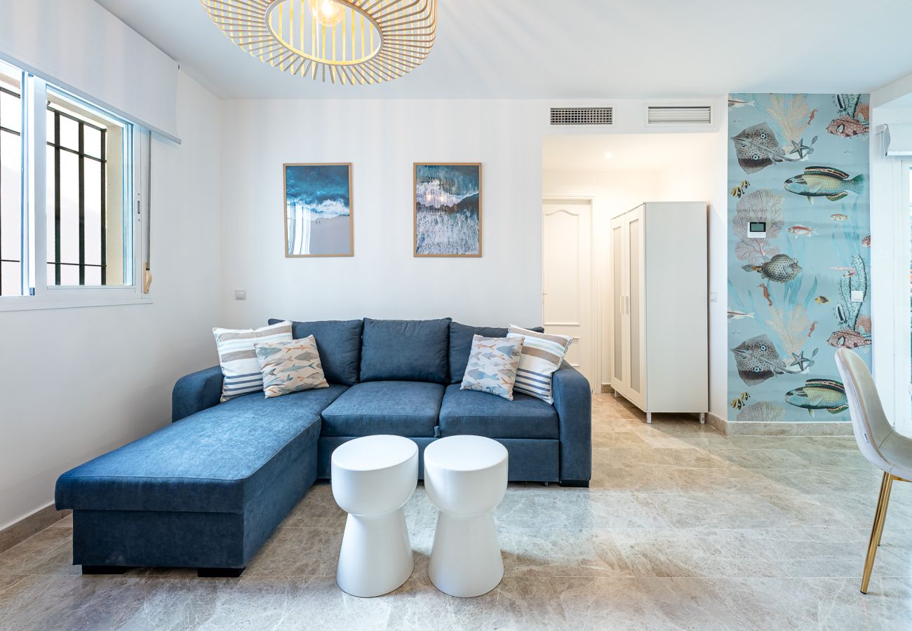 Apartment in Torremolinos - Patio andaluz in Carihuela 1 min from the beach