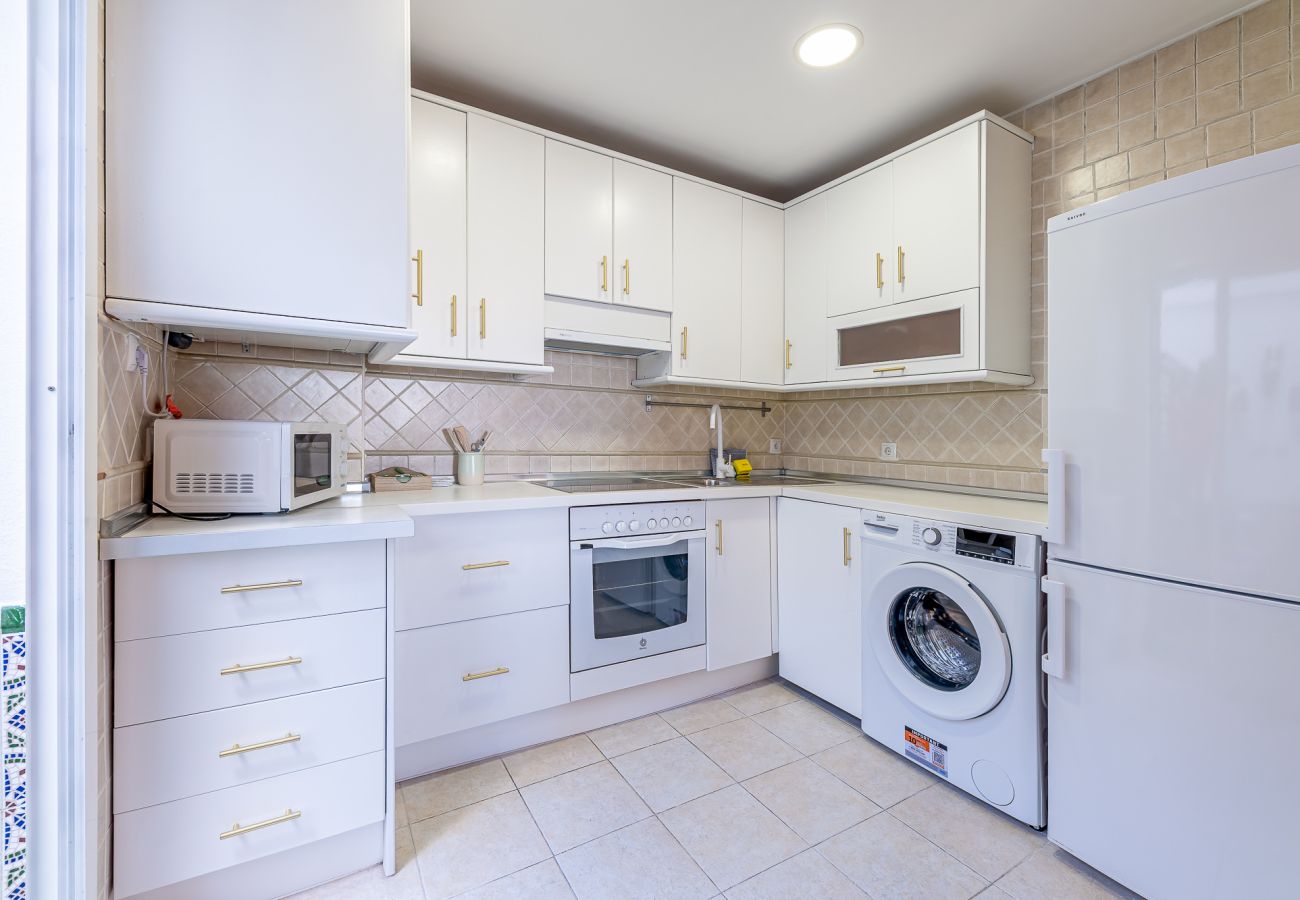 Apartment in Torremolinos - Patio andaluz in Carihuela 1 min from the beach