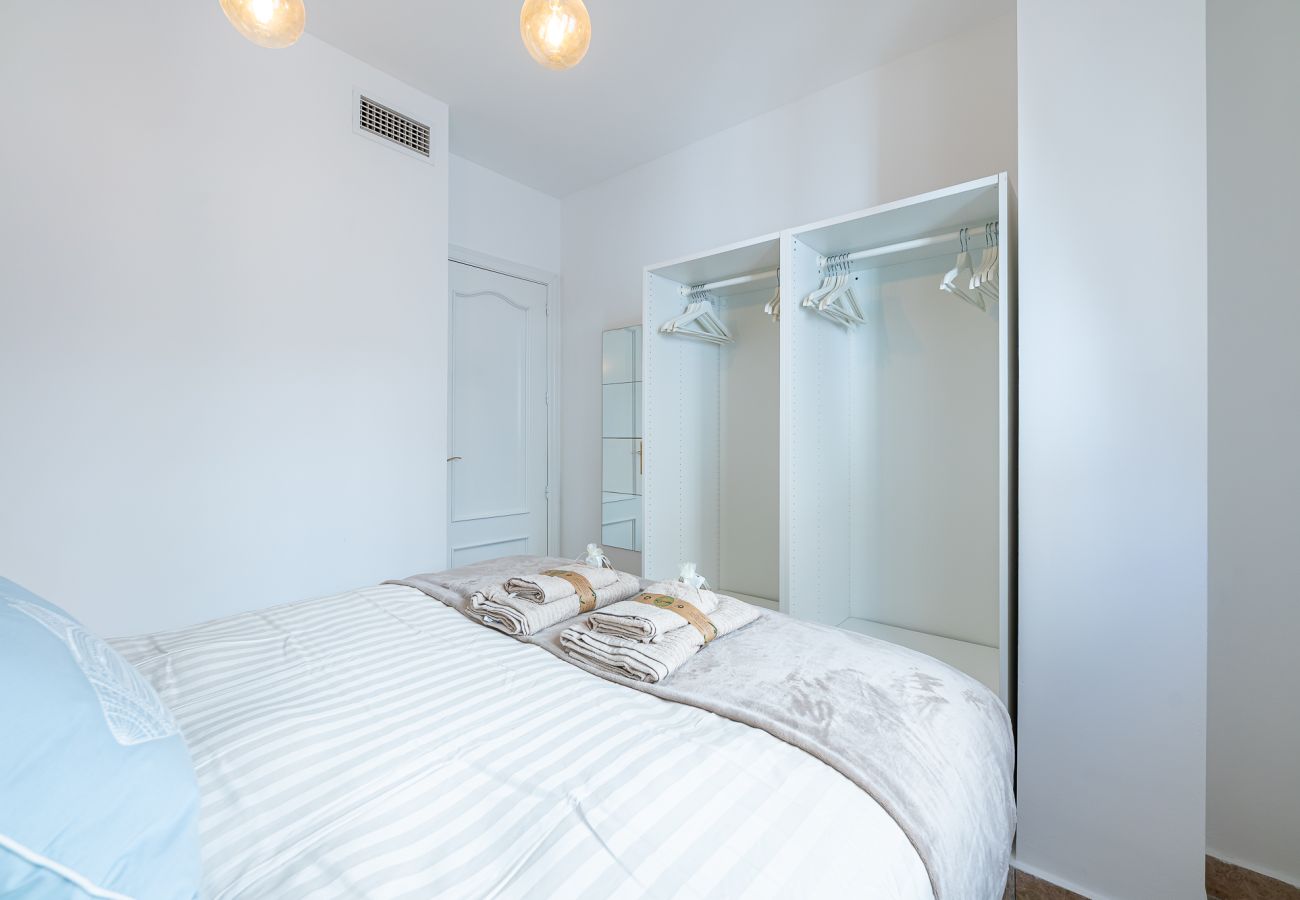 Apartment in Torremolinos - Patio andaluz in Carihuela 1 min from the beach