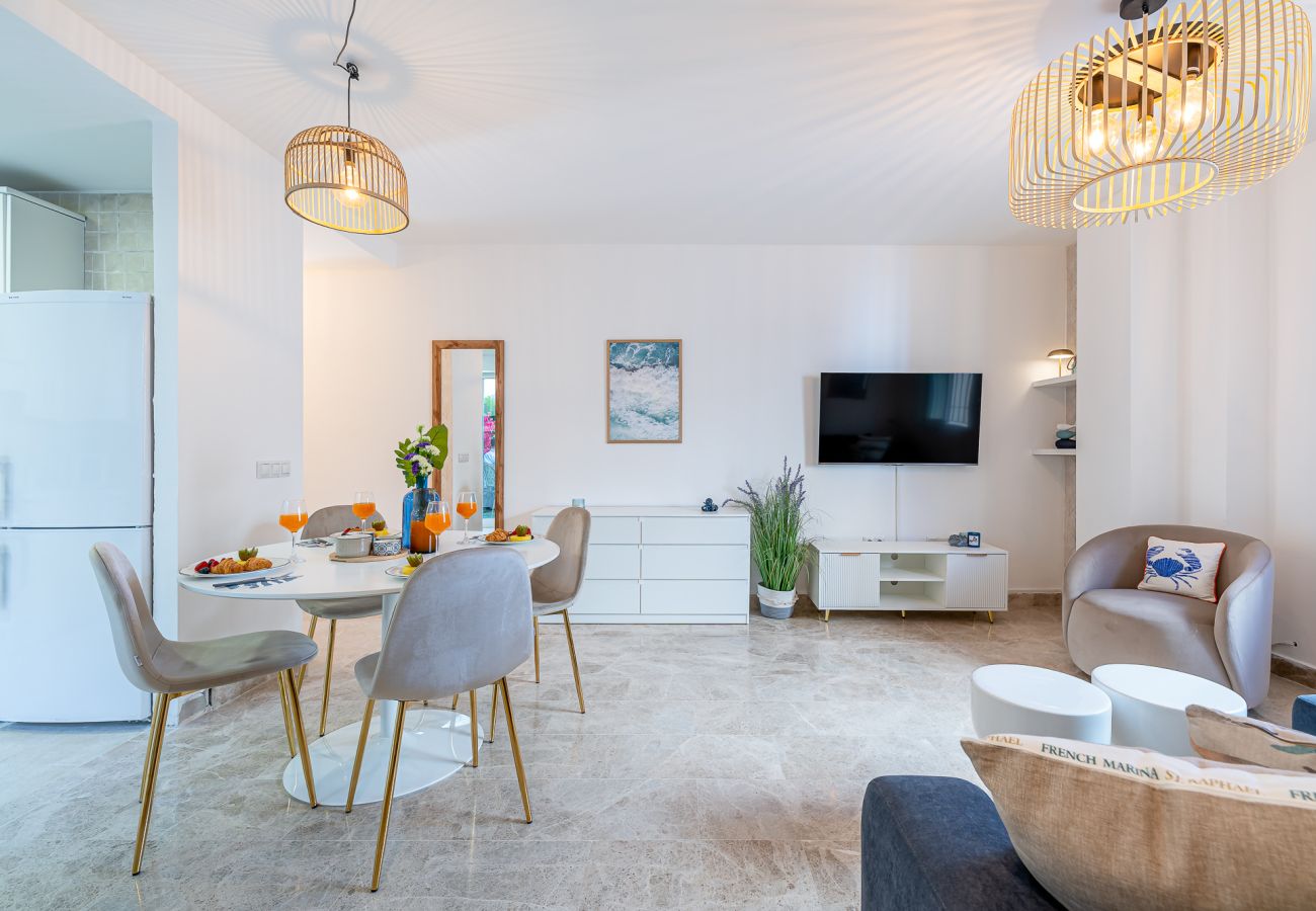 Apartment in Torremolinos - Patio andaluz in Carihuela 1 min from the beach