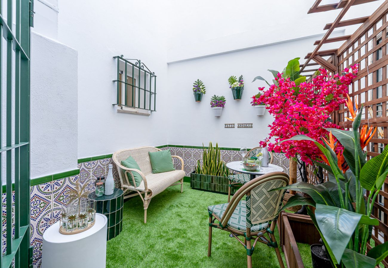Apartment in Torremolinos - Patio andaluz in Carihuela 1 min from the beach