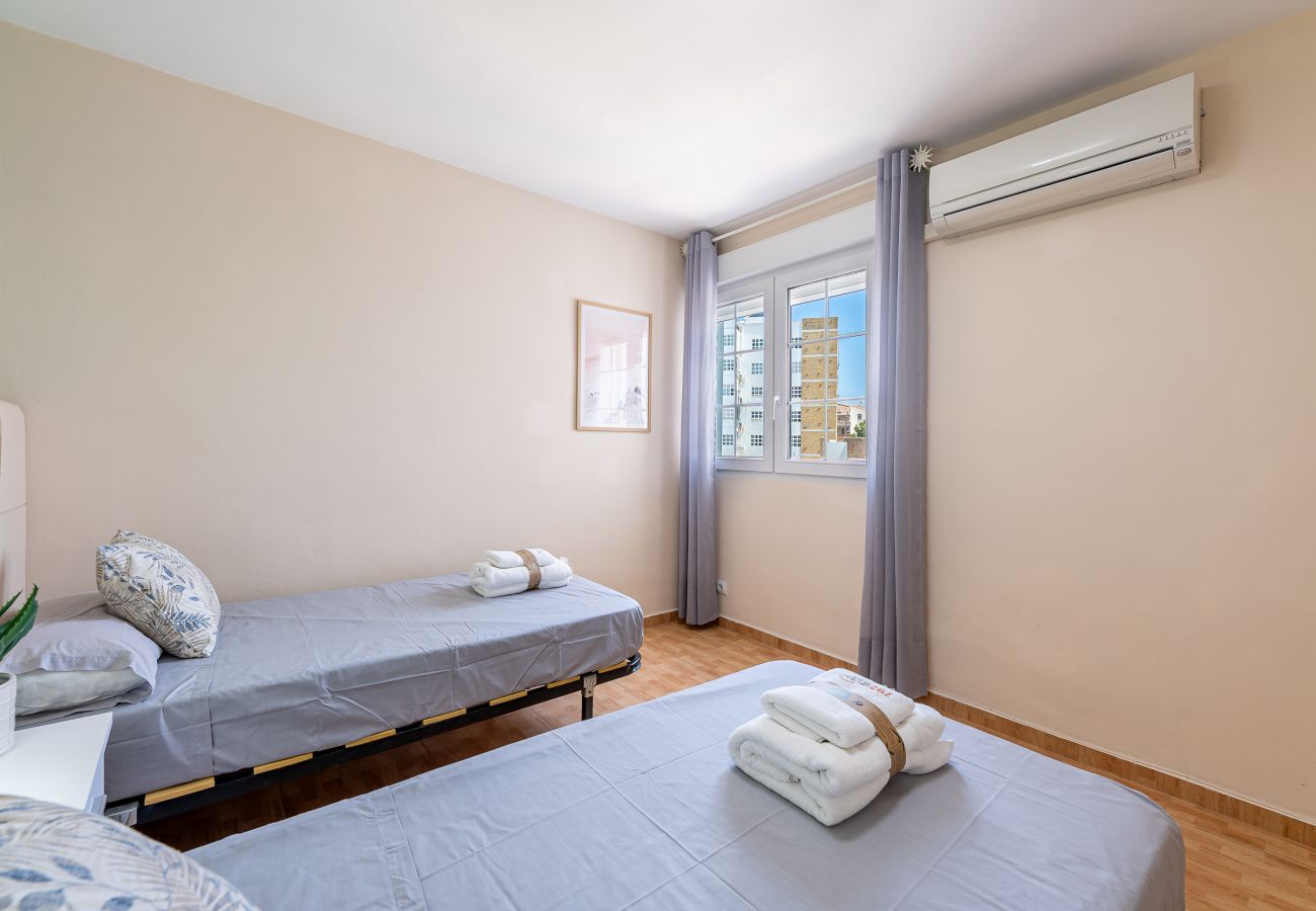 Apartment in Arroyo de la Miel - Cómodo piso al lado de Puerto Marina