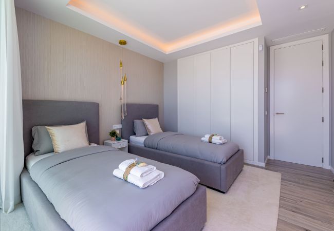 Villa/Dettached house in Benalmádena - Lujosa y moderna villa en Puerto marina Villa/Dettached house in Benalmádena - Lujosa y moderna villa en Puerto marina
