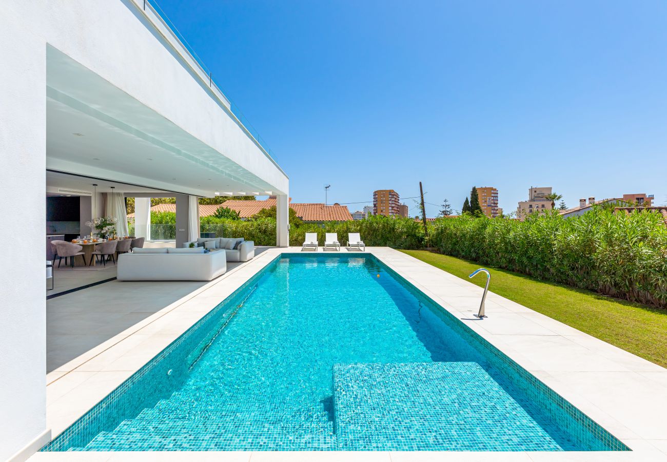 Villa/Dettached house in Benalmádena - Lujosa y moderna villa en Puerto marina Villa/Dettached house in Benalmádena - Lujosa y moderna villa en Puerto marina