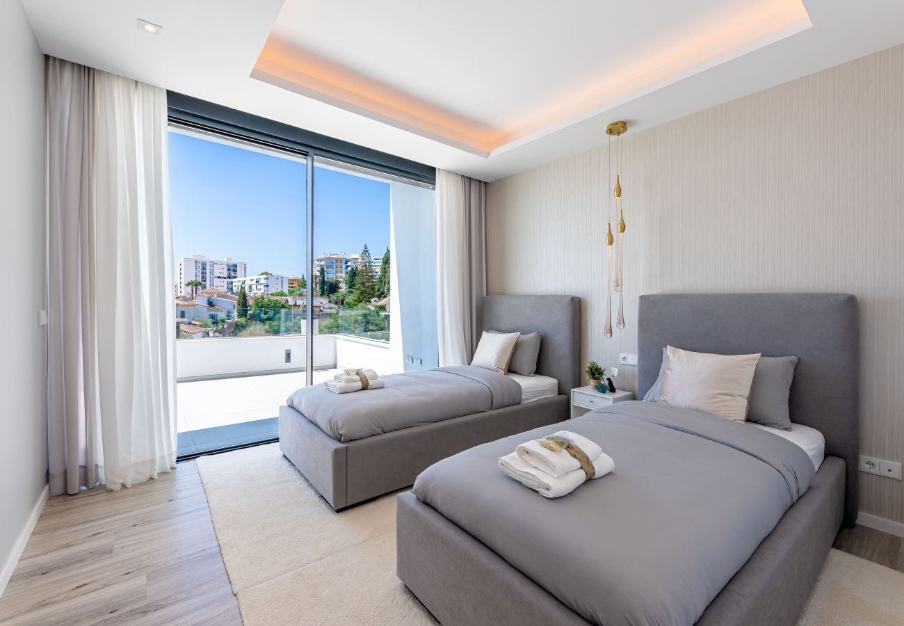 Villa/Dettached house in Benalmádena - Lujosa y moderna villa en Puerto marina Villa/Dettached house in Benalmádena - Lujosa y moderna villa en Puerto marina