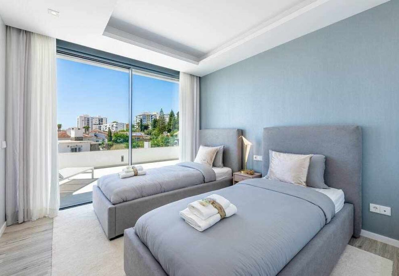 Villa à Benalmádena - Luxury and modern villa in Puerto Marina 