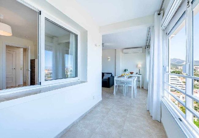 Appartement à Benalmádena - Espectacular piso con vista al mar y al puerto. 