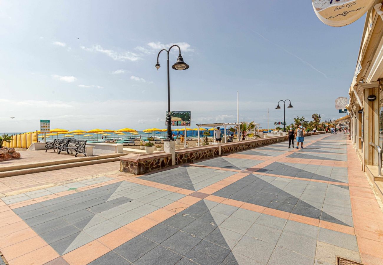 Appartement à Torremolinos - Duplex pour 7 Carihuela 1 min plage + parking 
