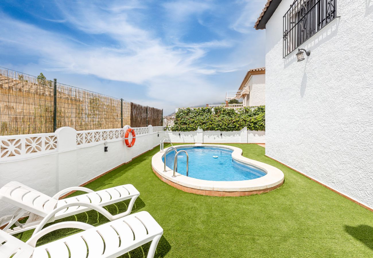 Villa à Benalmádena - Villa avec piscine privée et barbecue pour 8