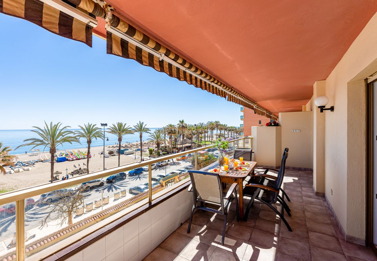 Appartement à Torremolinos - SPACIOUS APARTMENT WITH TERRACE ON THE FIRST LINE OF THE BEACH