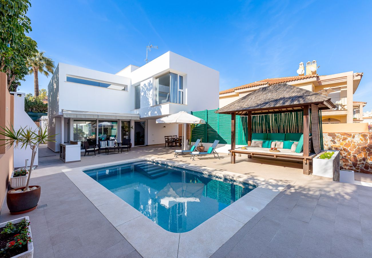 Villa à Torremolinos - Modern Villa in Playamar for 10 