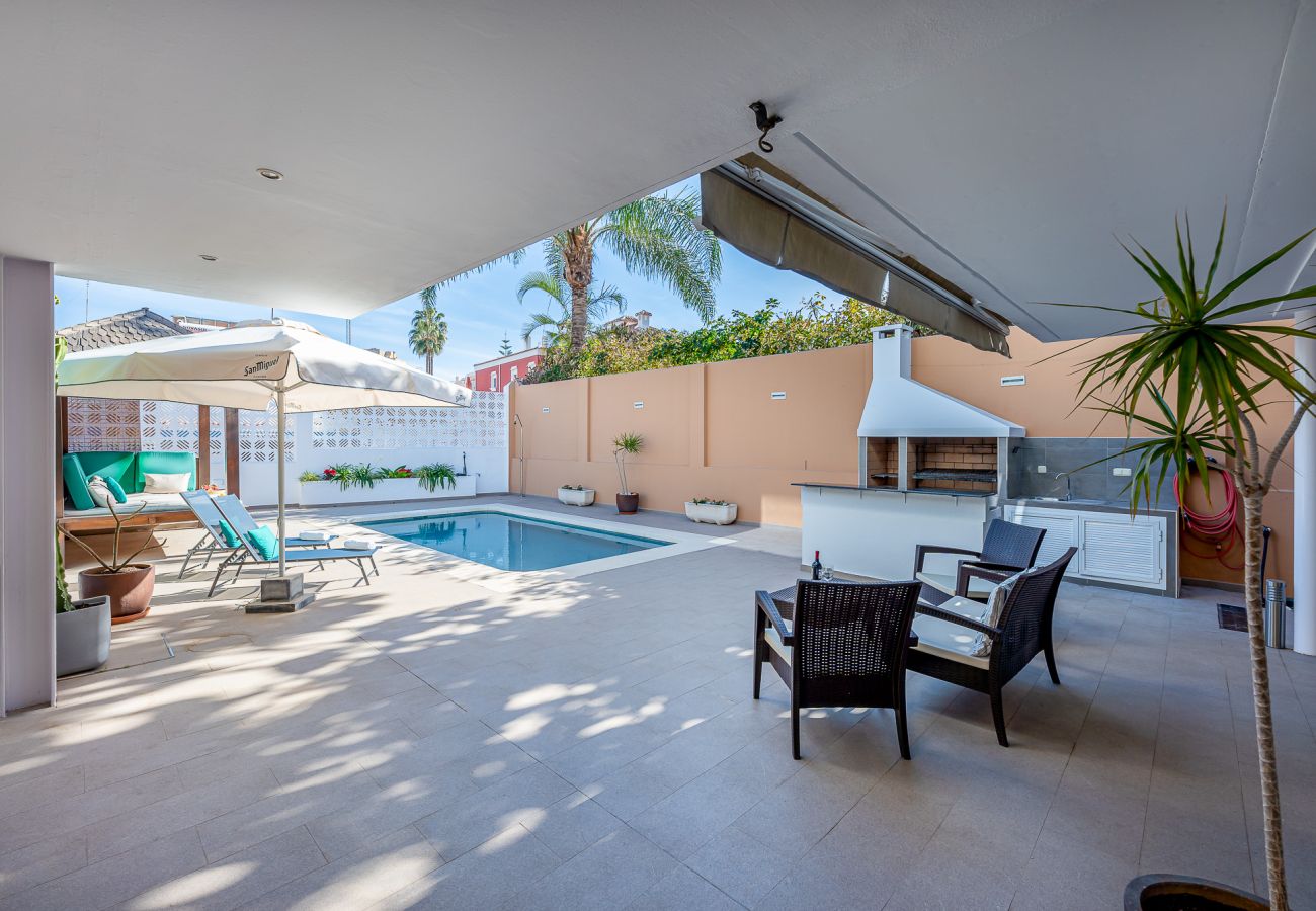 Villa à Torremolinos - Modern Villa in Playamar for 10 