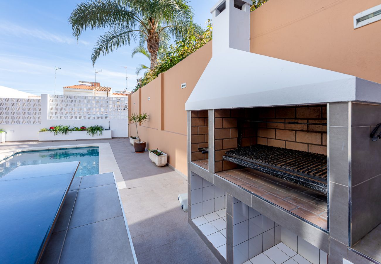 Villa à Torremolinos - Modern Villa in Playamar for 10 