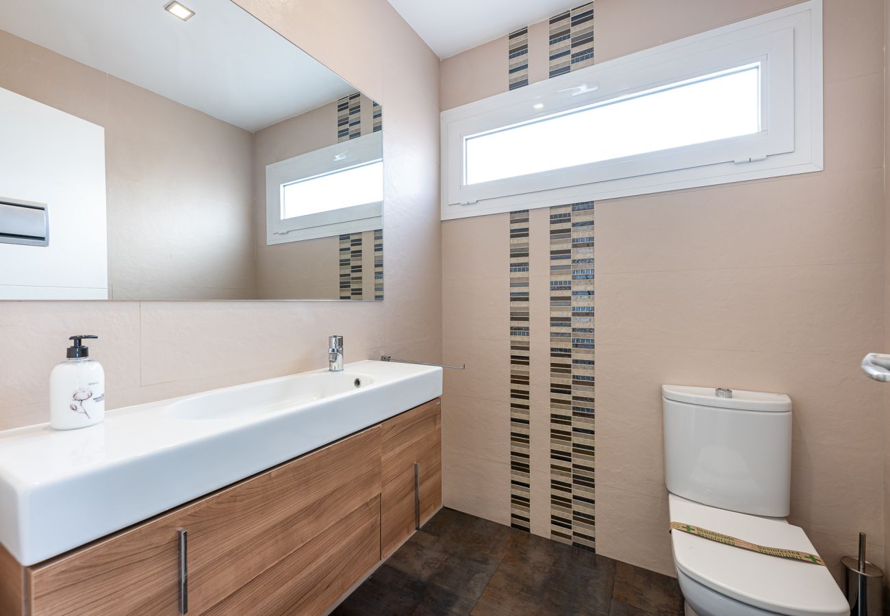 Villa à Torremolinos - Modern Villa in Playamar for 10 