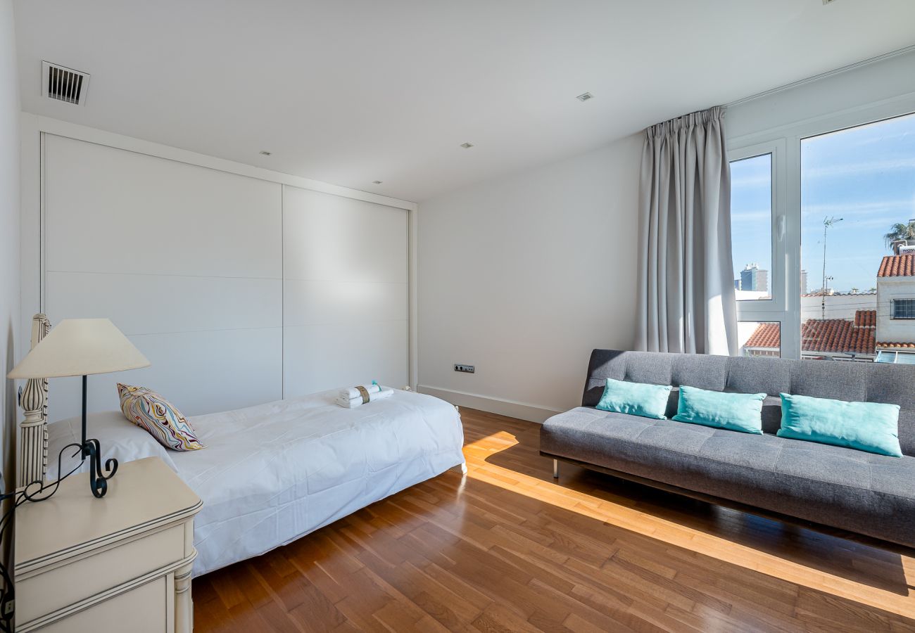 Villa à Torremolinos - Modern Villa in Playamar for 10 