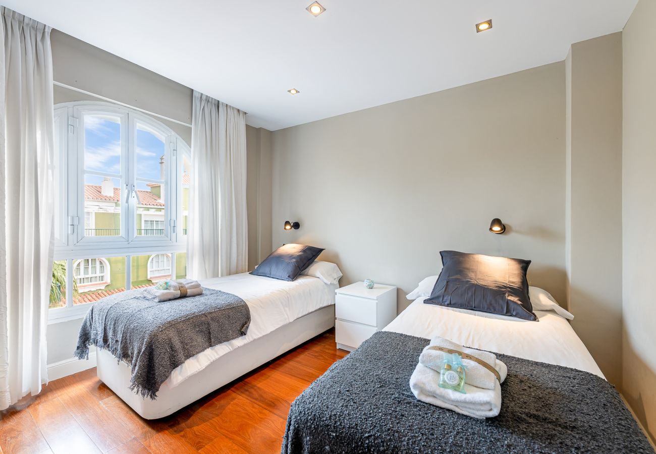 Appartement à Malaga -  Duplex Penthouse in Guadalmar 1 min from the beach 