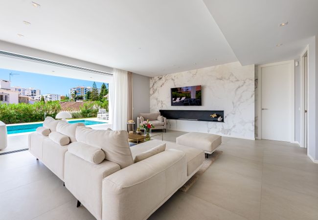 villa à Benalmádena - Lujosa y moderna villa en Puerto marina villa à Benalmádena - Lujosa y moderna villa en Puerto marina