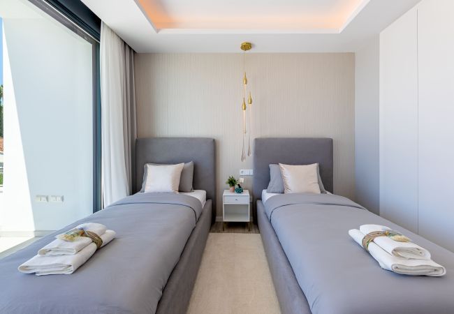 villa à Benalmádena - Lujosa y moderna villa en Puerto marina villa à Benalmádena - Lujosa y moderna villa en Puerto marina