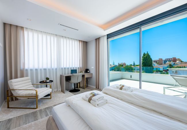 villa à Benalmádena - Lujosa y moderna villa en Puerto marina villa à Benalmádena - Lujosa y moderna villa en Puerto marina